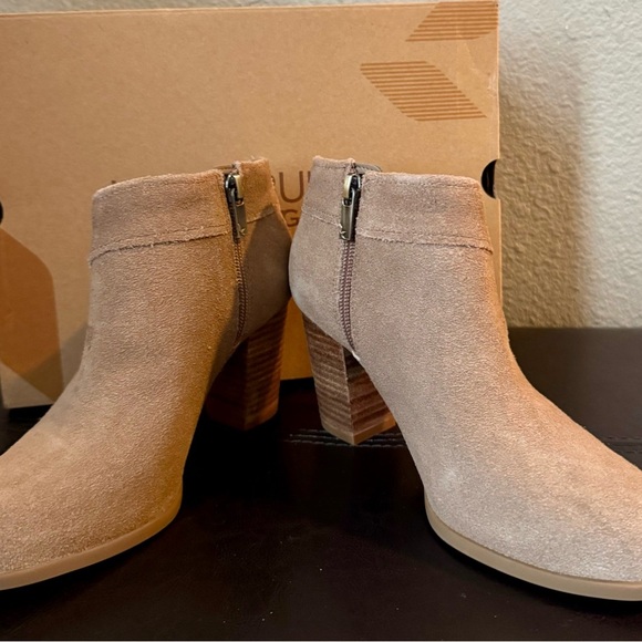 Koolaburra by Ugg Suede Ankle Boots women’s USA size 5 - Picture 1 of 8
